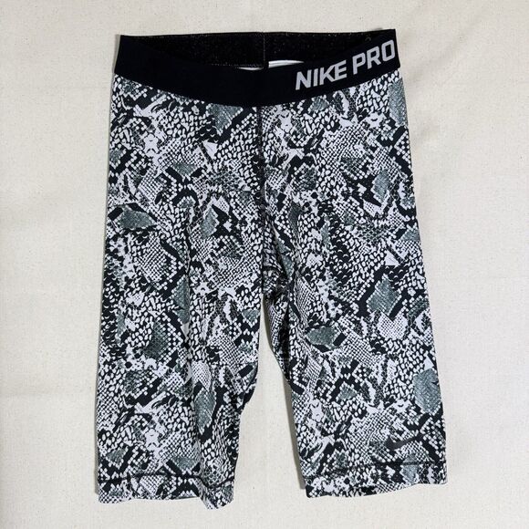 Nike Pro Leggings Womens  Medium Black Snake Print Cropped Workout Shorts - Picture 1 of 9